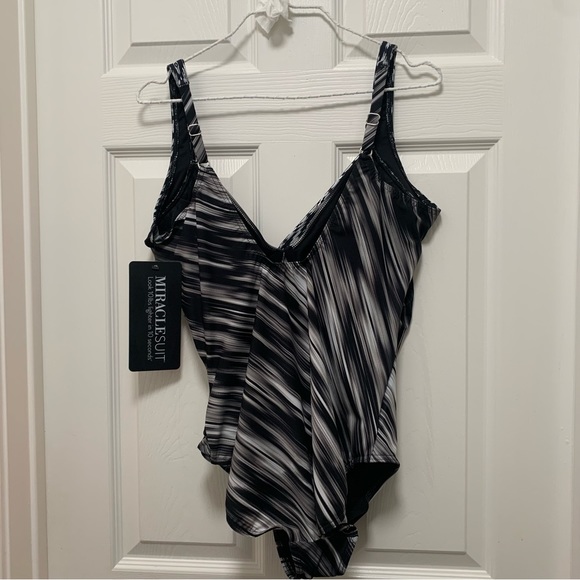 NWT Miraclesuit Warp Speed Sanibel - Picture 9 of 14
